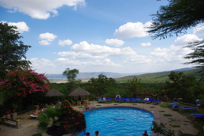 海外でよく見かける、<br />「プールでまったりする欧米人」<br />に憧れて、水着を持ってきたけど、<br />なんやかんや忙しくて、利用せず・・・。<br />お話をした、ベルギーやスペインの人、<br />いろんな人に話を聞いても<br />みなさん最低２週間は旅行されてるみたい。<br />１週間の旅行で、何でもやりたい派の私は、<br />「まったり」なんて、どこに行ってもしないんだろな。<br />荷物になるから、もう水着は持って行かないでおこう。