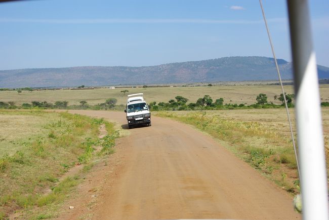 国立公園内は、こうやって道になっている所しか車は走ったらダメみたいです。