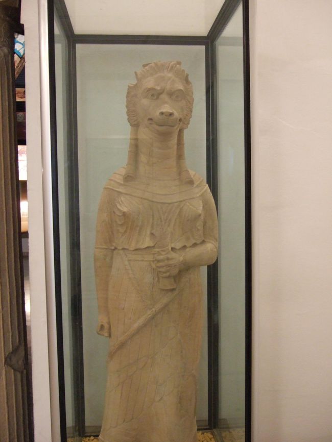 ライオンの神様だそうです。<br /><br />ライオンというより、日本の妖怪のようです。