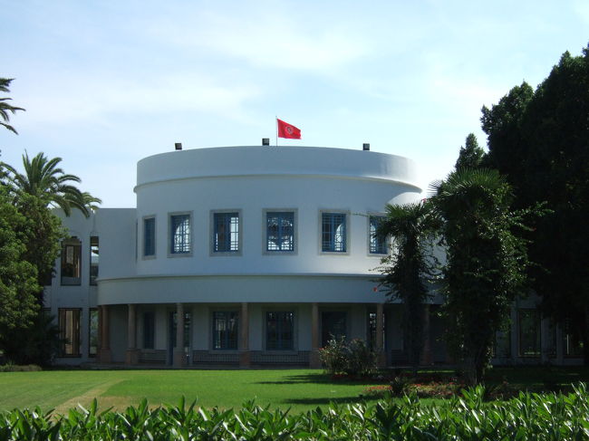 ちょっとホワイトハウスっぽい建物です。