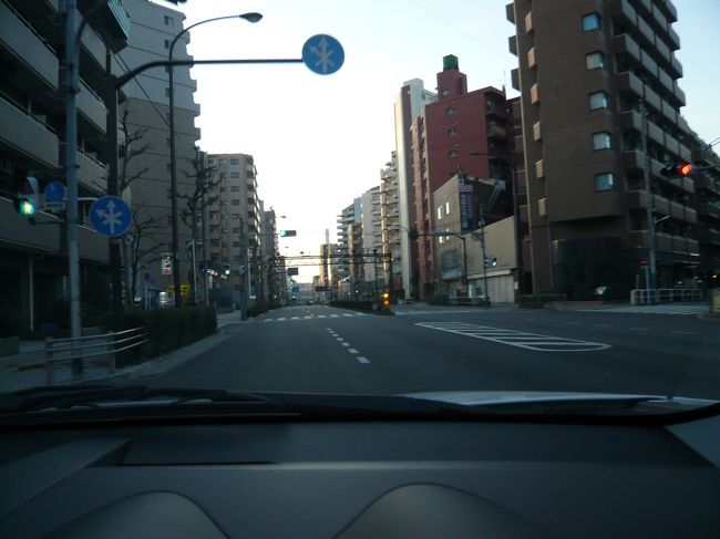 日曜の朝だから？道路はガラガラ。<br />