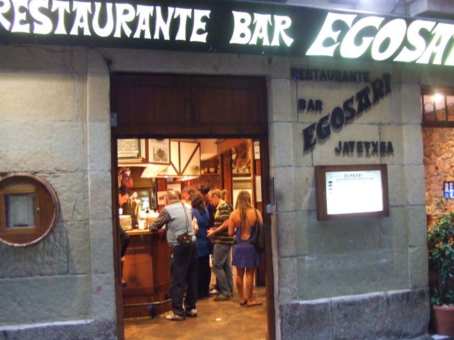 どの店も賑わっていて、当たり外れはなさそうな気がしました。