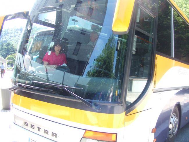 バルセロナ行きのバス、結局ギリギリになってしまい、運転手さんに早く乗れ！と怒られながら急いで撮った一枚（笑）。<br />さて、これから7〜8時間かけてのバスの旅です…（バルセロナ編へ続く）