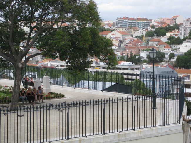 深夜特急（沢木耕太郎）を読んで来ている人は多いと思います。檀一雄の影響を受けた人もいますね。<br /><br />サグレスビールを飲んでサグレスが土地の名前だと聞き彼は岬に向かいます。<br />小生は次の機会にします。残念！<br /><br />ビール名はポルトガル海軍の帆船サグレスからとったらしいです。<br />この美しい帆船は1980年代？にイベント参加の為大阪港に来た事があるらしい。<br />