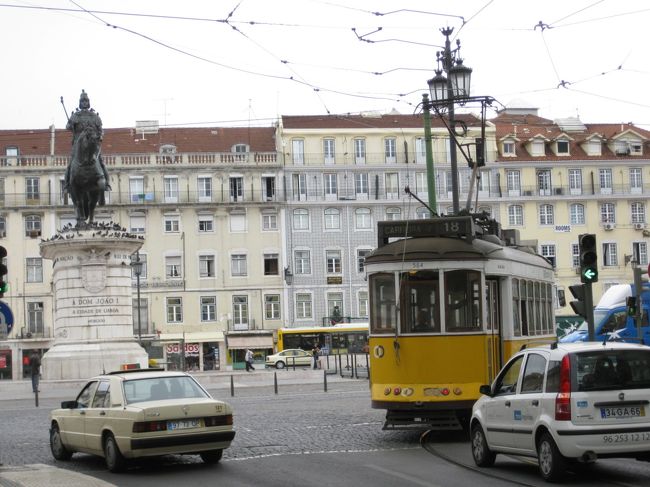 明治期には哲学者井上円了がリスボアを訪れています。その旅行記には疲弊したリスボアの様子と印象が記述され興味深い。<br /><br />この人は哲学館（現在の東洋大学）を創立した教育者であり当時三回も一人で世界旅行をした旅の人。中国で客死しています。<br /><br />井上円了がイギリス滞在中であった明治35年の日本では哲学館事件が起きている。一私学の卒業試験を通じて日露戦争を前にした後進国家の微妙な空気を<br />松本清張『小説東京帝国大学』上下巻（ちくま文庫）で知る事ができる。<br /><br />