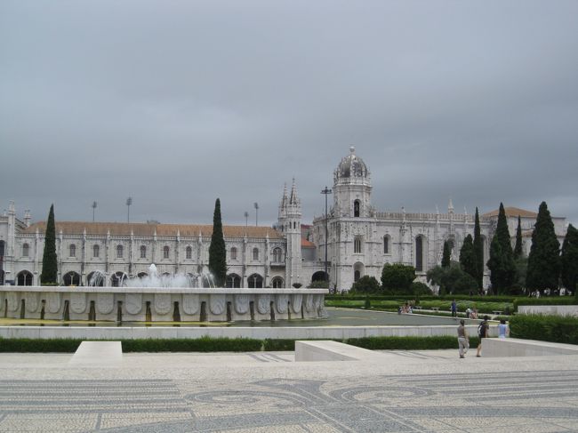 大航海時代の植民地からの搾取は多くの富をポルトガルにもたらし<br />一部王族の宮殿建設などにつぎこまれた。<br /><br />