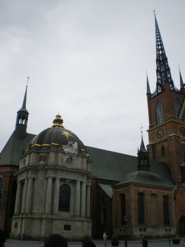 横目に通ったリッダーホルム教会