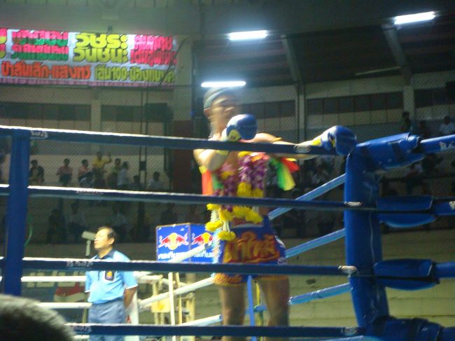 さてさて、ラジャのスタジアムへ<br />どきどきします！