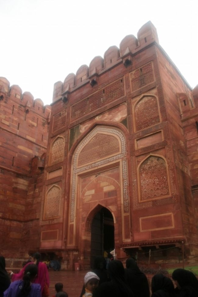 アマル・スィン門<br /><br />城門も装飾されています。