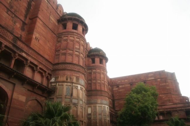 いくつか門をくぐって中に入ります。