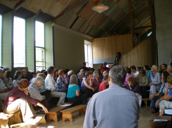 大会は、主催者でもある、アウリス社のシェルの挨拶から始まりました。<br />そして今回の大会に参加している、講師と、ライアービルダーの紹介です。