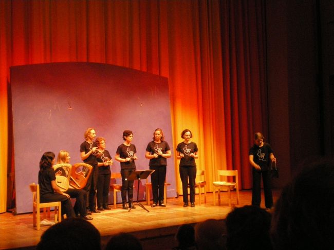 2グループ目はブラジルのメンバーです。<br />ブラジルの方は初めにいろいろな楽器や、声を使って聴かせてくれました。<br />ブラジルの方はいつもリズム感の良い、素敵な演奏を聴かせてくれます。