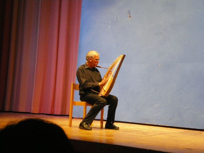 後半はJohn　Billingの演奏。<br />彼の独奏と、ギターコンビとの合奏がありました