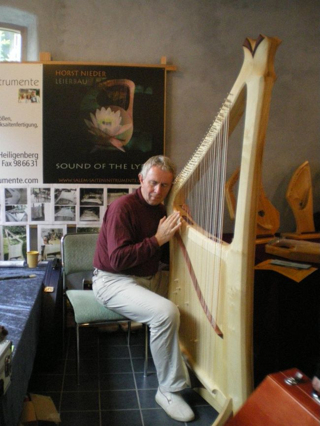 これが、彼の作ったバスライアー<br />演奏しているのは・・・Giersch氏
