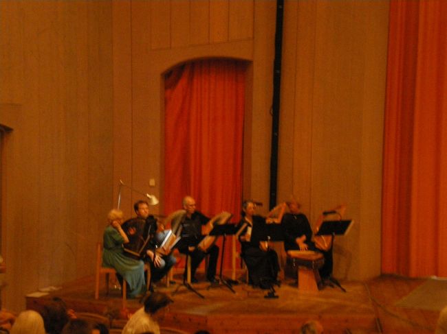 休憩をはさんだ後は、オイリュトミー公演です。<br />Lichteurythmie　Ensemble　Dornachのメンバーが踊ります。<br />演奏は、もちろんライアーです。