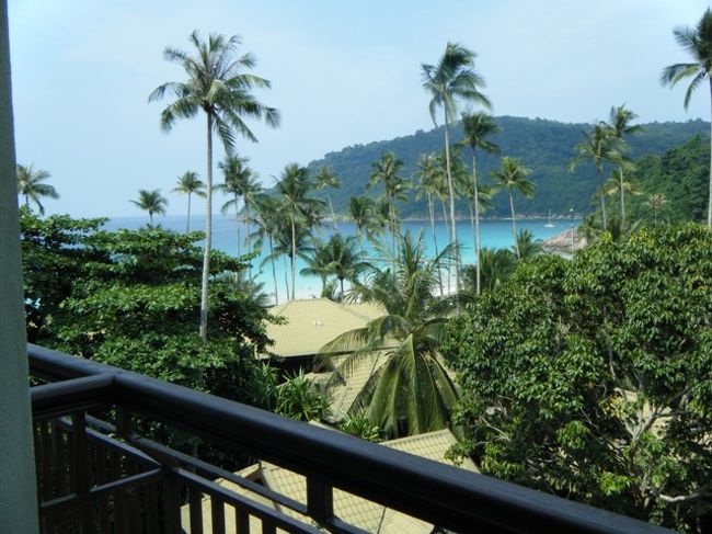 HILLVIEWの部屋ですが、棟の端なので海も見えました。(ほとんど部屋に居ないので、余り関係ありませんでした。)