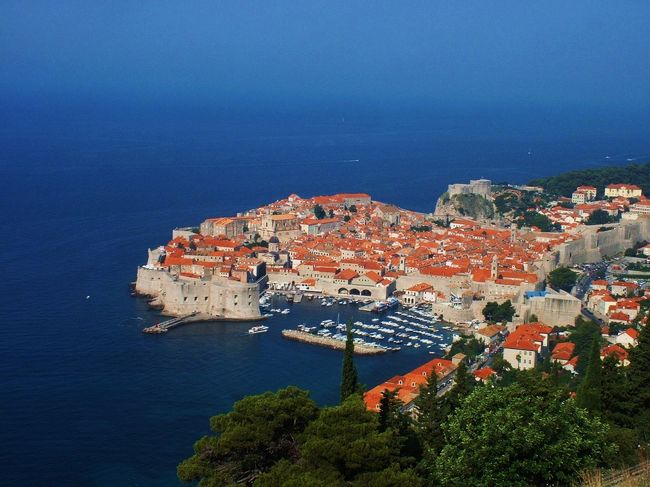 これが、あのDUBROVNIKです。この道を何度も往復したのですが、そのたびに、車内から歓声が挙がります。<br />それほどに美しい街なんですよう。