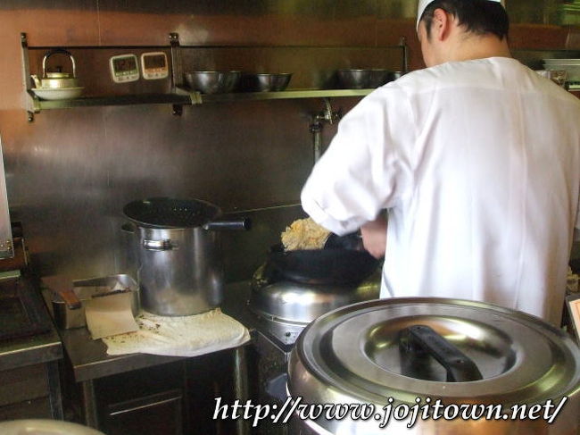 ･2009/7/13<br />今日はなんとも嬉しいお誘いがあり、ここ１ヶ月で２回もフラれ、３度目の正直で食べたかった「柿焼屋」へランチにいきました。<br /><br />