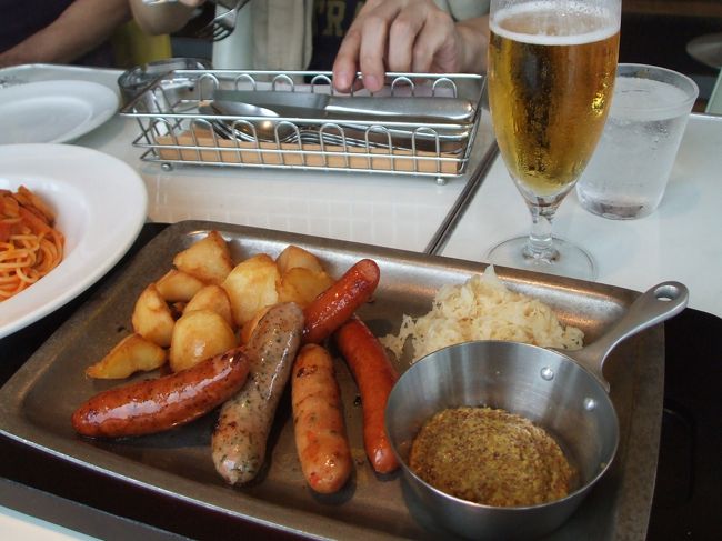 今年も隊長のご実家に向けレッツゴー！でもまずは羽田でかんぱーい♪