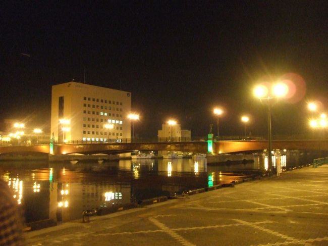 とても気さくなマスターで、また絶対に来たい！そう思いました。帰りに内輪とマッチを人数分用意してくださってました。<br />感激しました〜<br /><br />記念撮影も快く引き受けてくださいました(^_^)v<br /><br />そして釧路川沿いをお散歩しました、<br /><br />