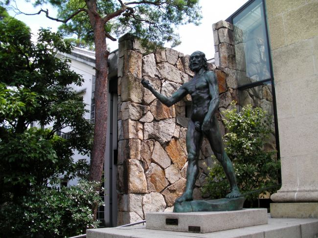 入り口左にあるロダンの「洗礼者ヨハネ」です。