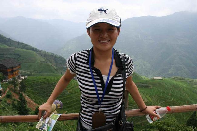 ３日間お世話になった<br />AraChinaのガイドさんです。<br />秦さんと言います。<br /><br />いつも外に出るので、日焼けしてしまい<br />友達からとうとう「クロちゃん」と<br />呼ばれてしまっているそうです。<br /><br />ちなみに恋人募集中とのこと！<br /><br /><br />