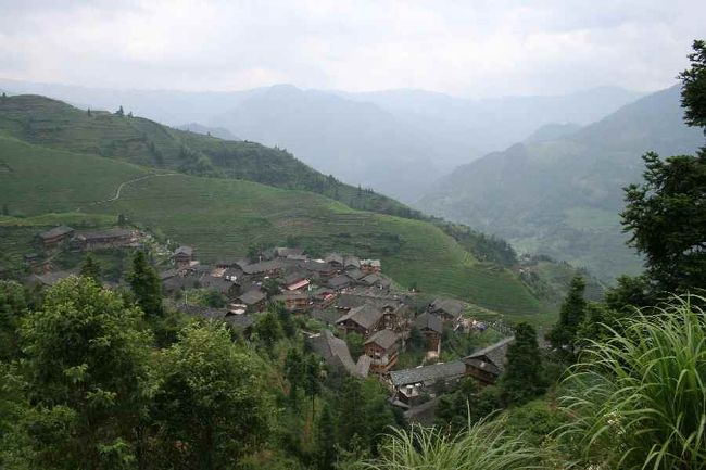 眼下の集落<br /><br />やっとここまで登ってきました。<br />先ほどもらった絵葉書をここで投函しました。<br /><br />ちなみに、丁度２週間後に日本へ届きました。<br /><br />