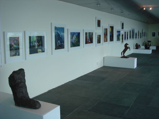 美術品などが展示されているギャラリーでした。