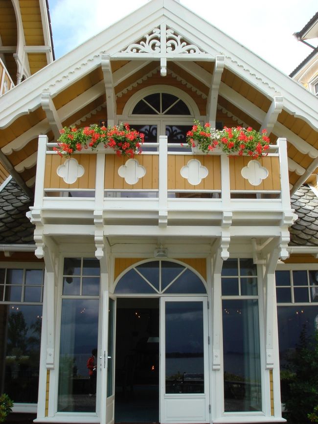 ホテルの外はすぐフィヨルド。<br /><br />歩くのに最適です♪