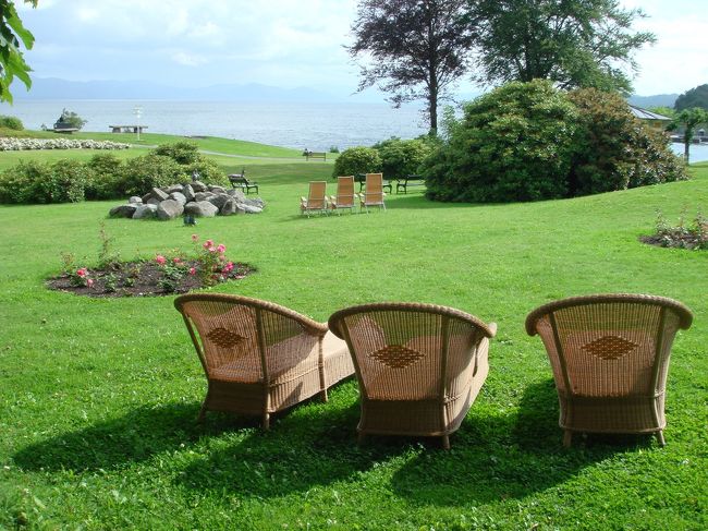 陽が差しているけど、風が冷たくて気持ちの良いお庭♪