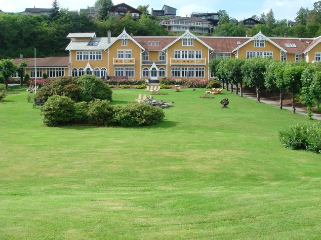 遠くからホテルを望み･･･