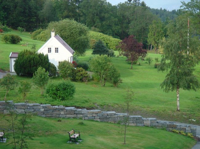 お部屋のベランダから名残惜しそうに庭を眺め･･･