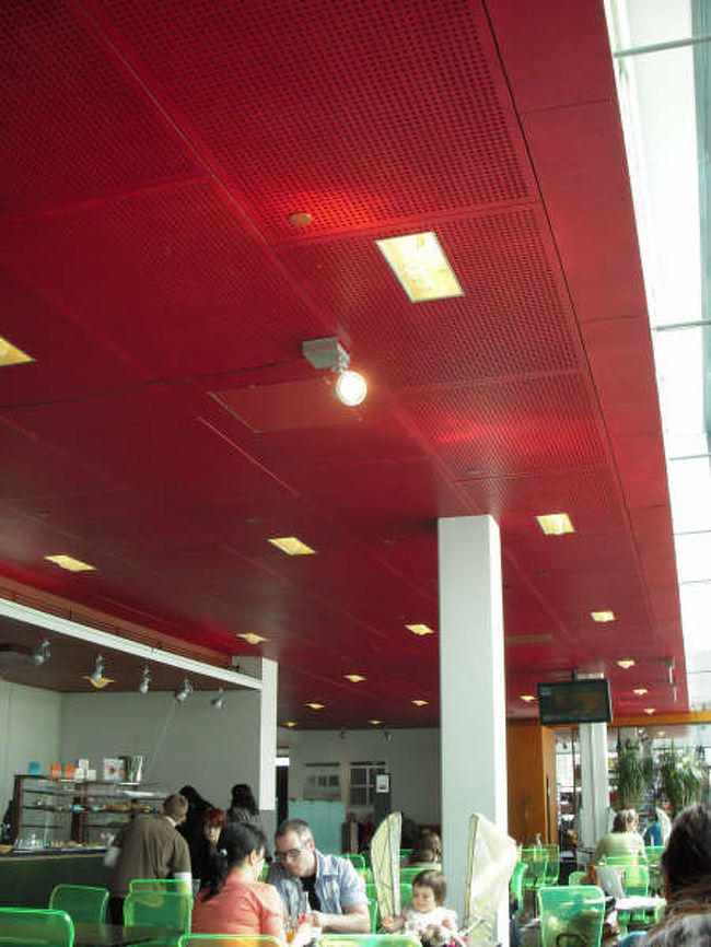 子供用の天使のイスもカワイイ。