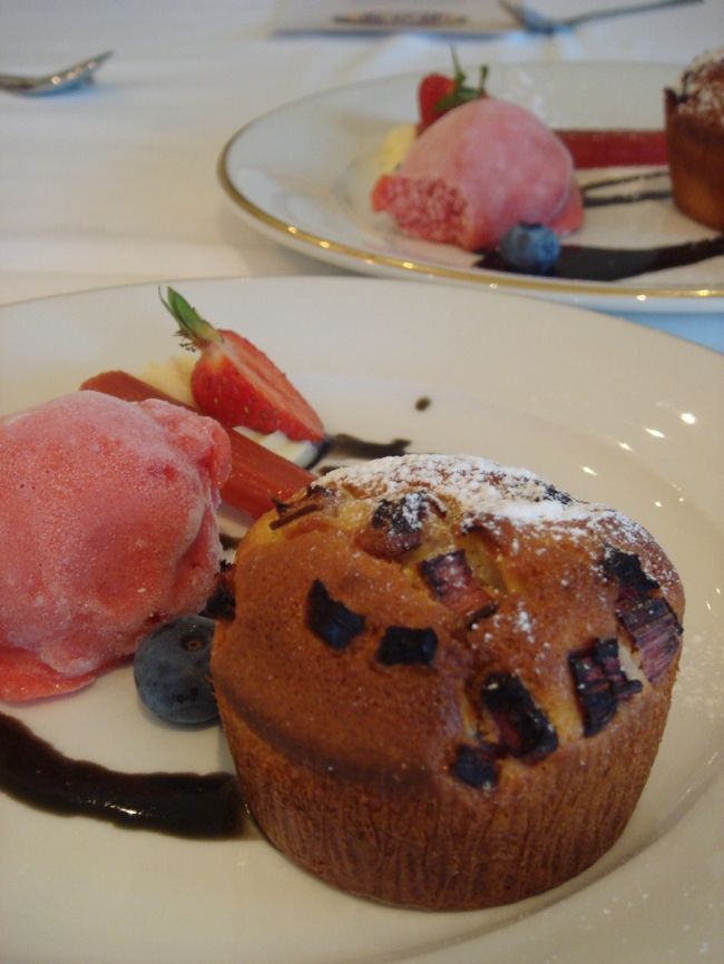 デザートにはルバーブを注文♪<br /><br />熱々で美味しかったです＾＾*