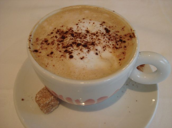 そして締めはいつものカプチーノ。<br /><br />ご馳走様でした！<br /><br />翌日は朝食ビュッフェをゆっくり頂いて、引き続きチェックアウトぎりぎりの時間までホテルライフを楽しんでから、木造教会へ向かいます。