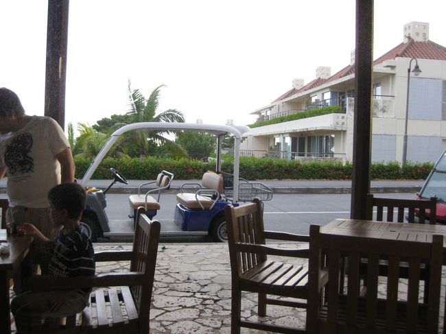 外が見える窓際の席