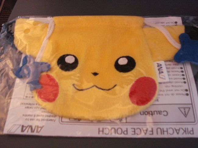 子どものおもちゃは３種類<br />ピカチューの巾着をもらいました