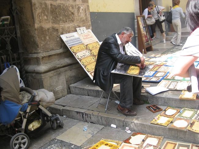 アラビア語の名前を書いてくれるとこも。