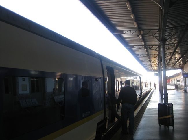 おどろくほど日本人だらけの駅だった。