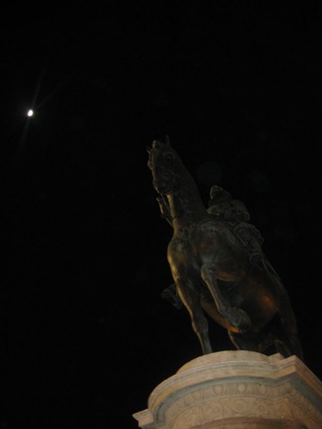 帰り道。<br />また道に迷う。<br /><br />なんだか治安の悪そうな地域に迷いこんでしまい、<br />またもやビビる。<br />なので走ったらまた前の人に不信がられた。<br /><br />宿に帰ったら”治安が悪いので絶対に近づかないこと”<br />って地図に線が引いてありました。<br />気をつけてー。