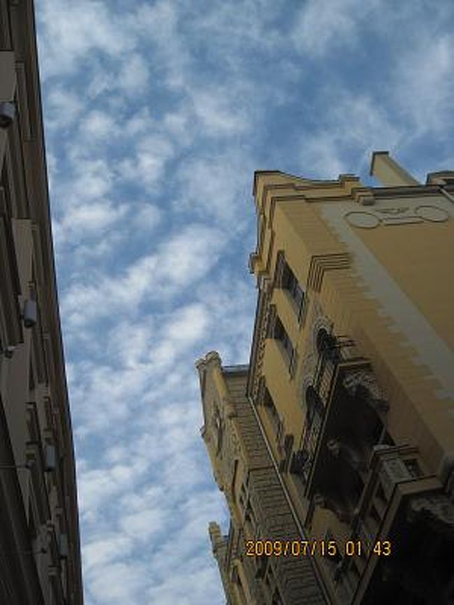 空の見えるレストラン。