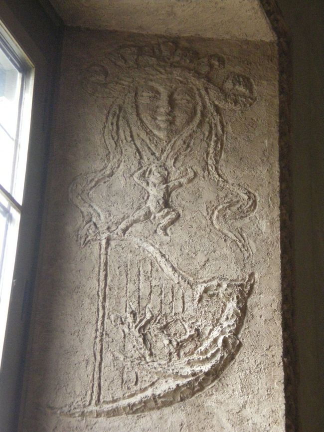 市庁舎にある竪琴の飾り