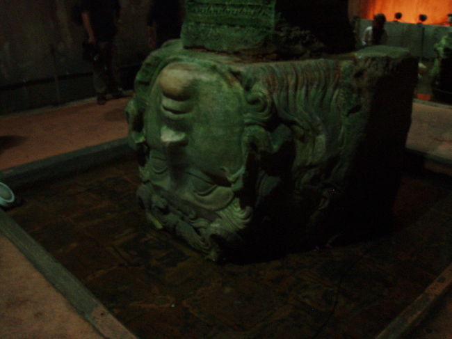 地下宮殿<br />メデューサの柱