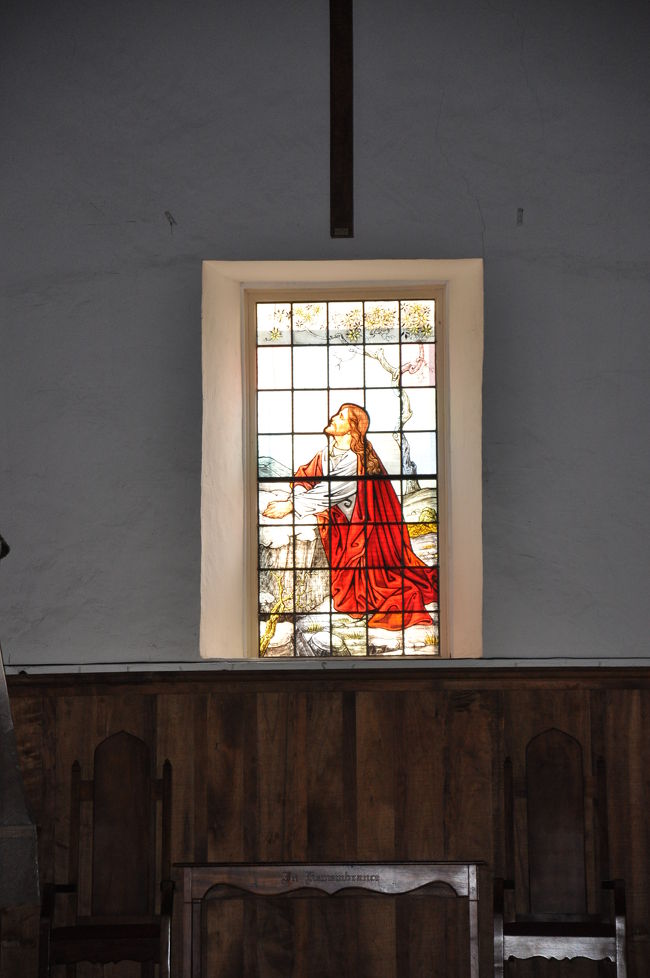 教会の中のステンドグラス