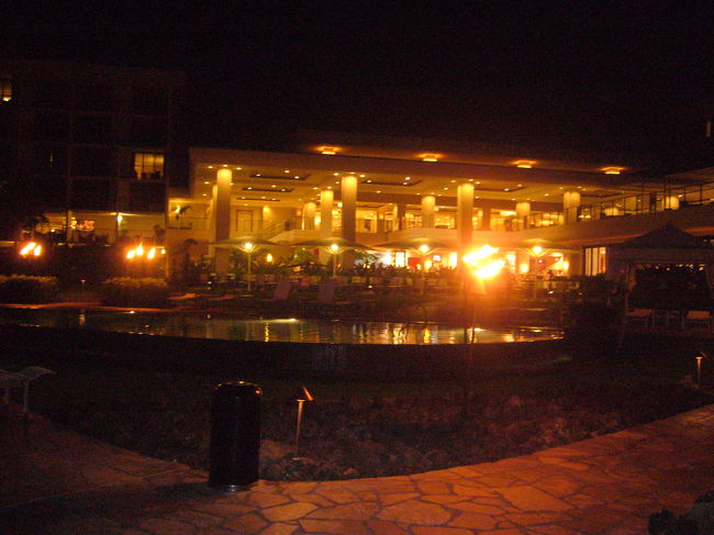 ディナーは、近くのワイコロアビーチのマリオットリゾートにある”Hawaii Calls Restaulant"で。<br />（ともかく予約して行きました）