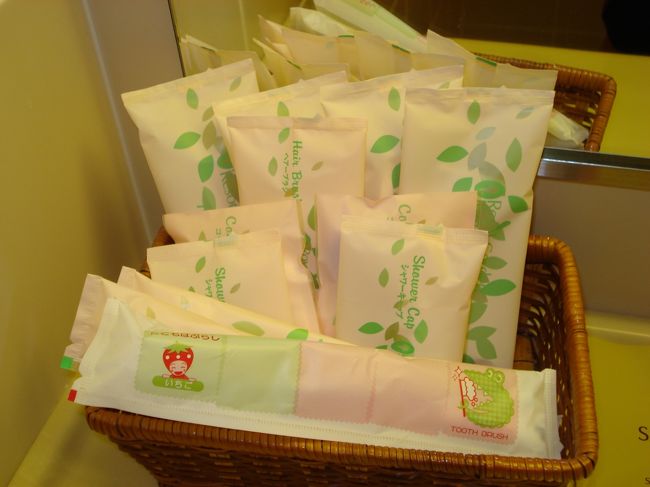 子ども用の歯ブラシもあります<br />イチゴ味の歯磨き粉が入っていました！