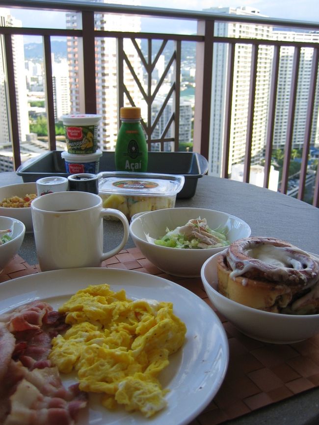 ３日目の朝。<br />また張り切って朝ごはんを作って<br />ラナイで頂きます♪