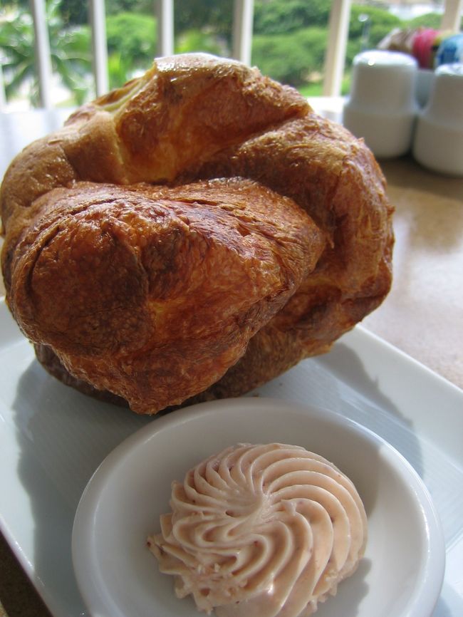 <br />出た〜〜<br />でっかい『ポップオーバー』(^o^)／<br /><br />ちょっと甘いフカフカのパンです❤