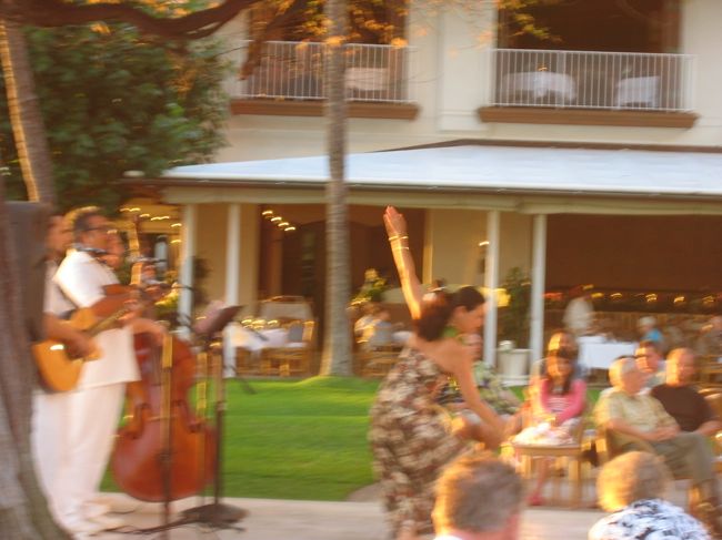 元ミス・ハワイの<br />カノエ・ミラーさんの<br />優美なフラを見れます♪