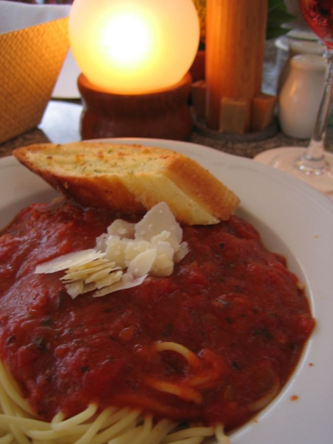 ミートソース<br /><br />麺が〜〜のびのび〜〜(涙)